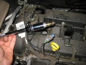 Как менять свечи на форд фокус 2?
